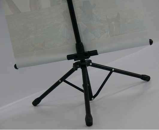 https://www.yl.com.my:449/admin/uploads/products/97bf943a-492a-40f2-a351-da5b592efe63/Bunting-Tripod03_290.jpg